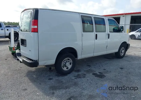 2019 Chevrolet Express 2500 Work Van z USA, uszkodzony, nr VIN 1GCWGAFP9K1275590